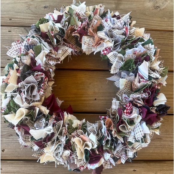 Handmade rag wreath - Picture 1 of 11